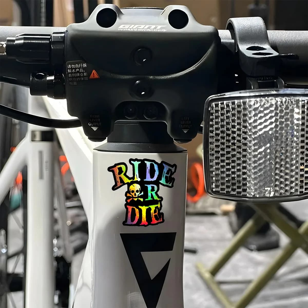 Adesivo Riflettente Impermeabile 'Ride or Die' con Teschio e Ossa Incrociate, Decalcomania Durevole in PVC per Moto, Serbatoio, Casco