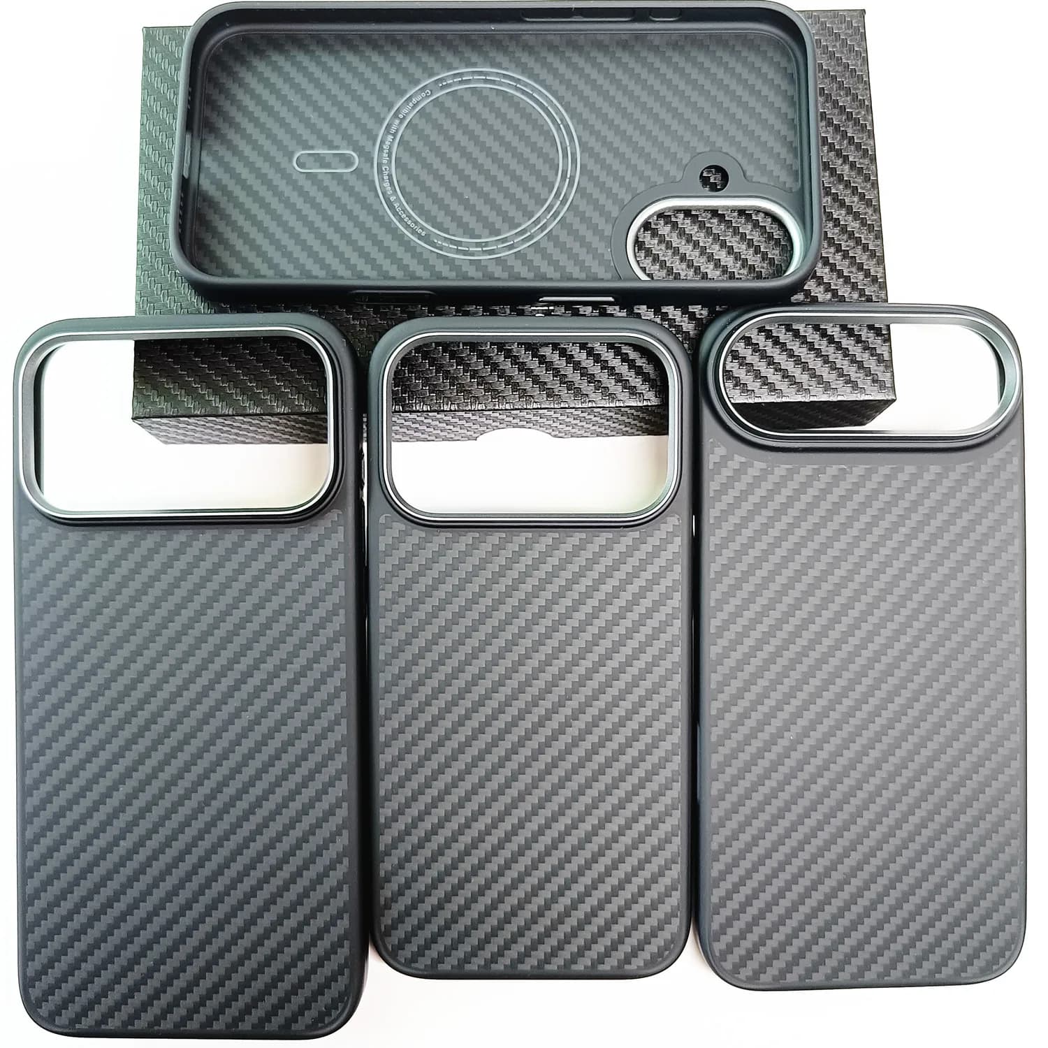 Cover Protettiva in Vera Fibra di Carbonio Aramidica per iPhone 17 Pro Max 17Pro con Supporto Magnetico MagSafe, Cornice Morbida e Robusta, Controllo AI, Armatura Rinforzata