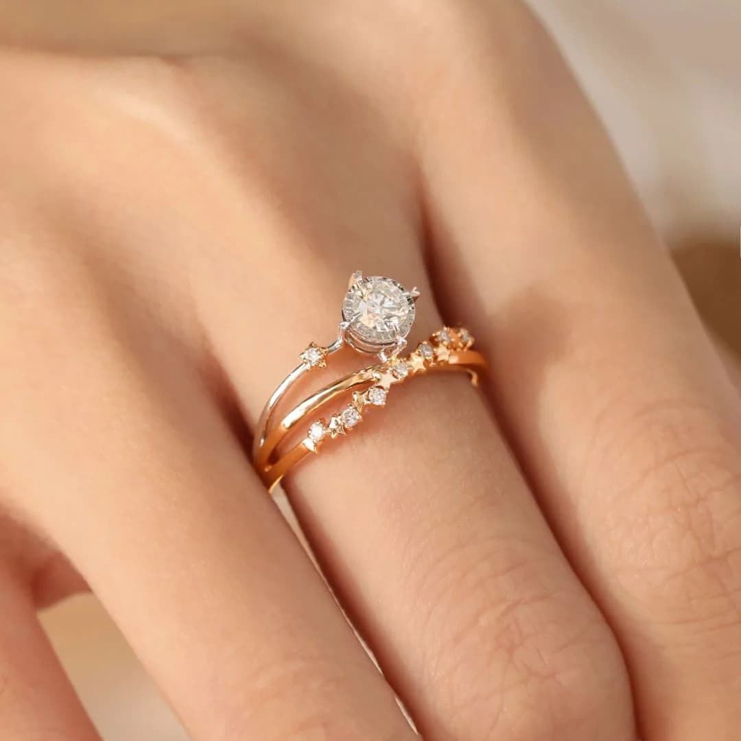 Anelli a stella tempestati di diamanti alla moda di lusso leggero per le donne che avvolgono rotondi anello con pietre preziose matrimonio di fascia alta Regali di gioielli quotidiani