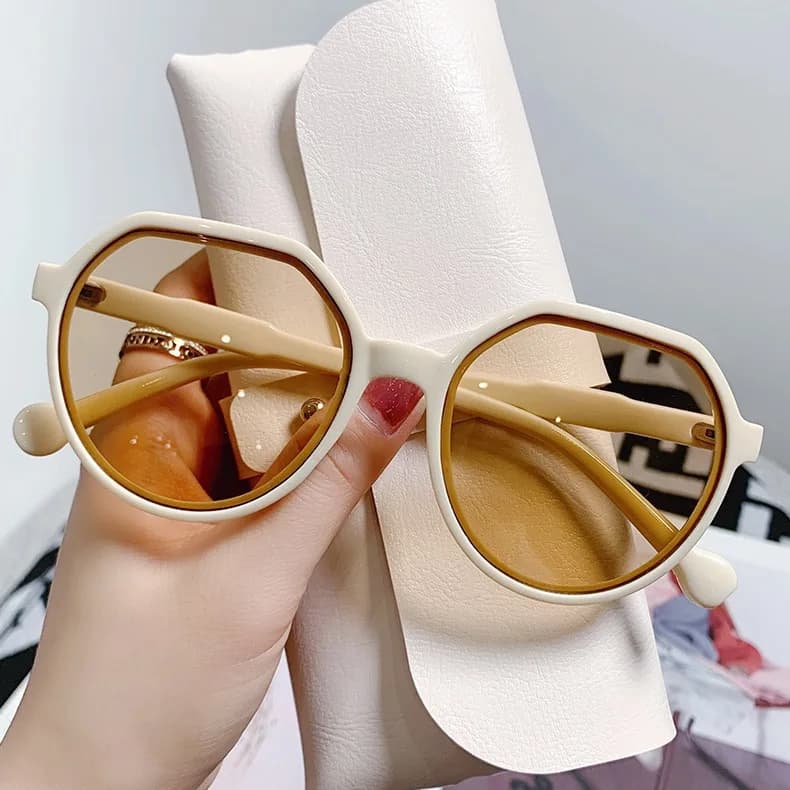 European and American women's sunglasses beige frame yellow film fashion ins style women Korean version Internet celebrity retro sunglasses polarized
