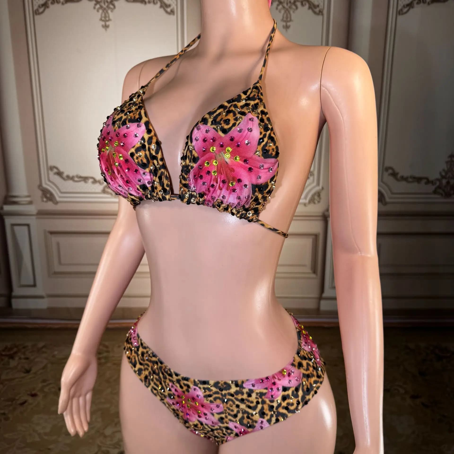 Nuovo Stile 2026 Costume da Bagno Sexy da Donna in Stile Europeo, Bikini con Stampa Leopardata e Floreale, Gonna in Rete di Seta, Set da Spiaggia in Tre Pezzi