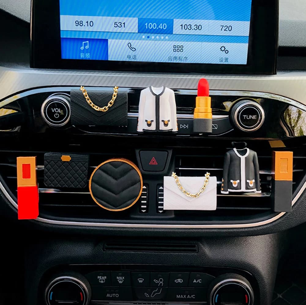 Celebrity linkage car fragrance chain bag dress lipstick background makeup Perfume stone with perfume for Benz, Audi, BMW