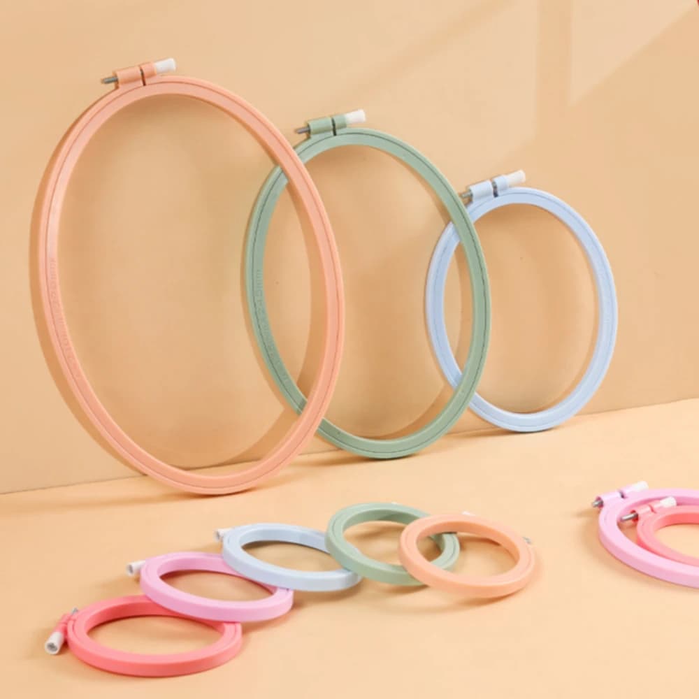 Cerchi da ricamo in plastica ovale Telaio Anelli a cerchio da ricamo in legno di colore per strumenti per cucito a punto croce fai da te per uso domestico