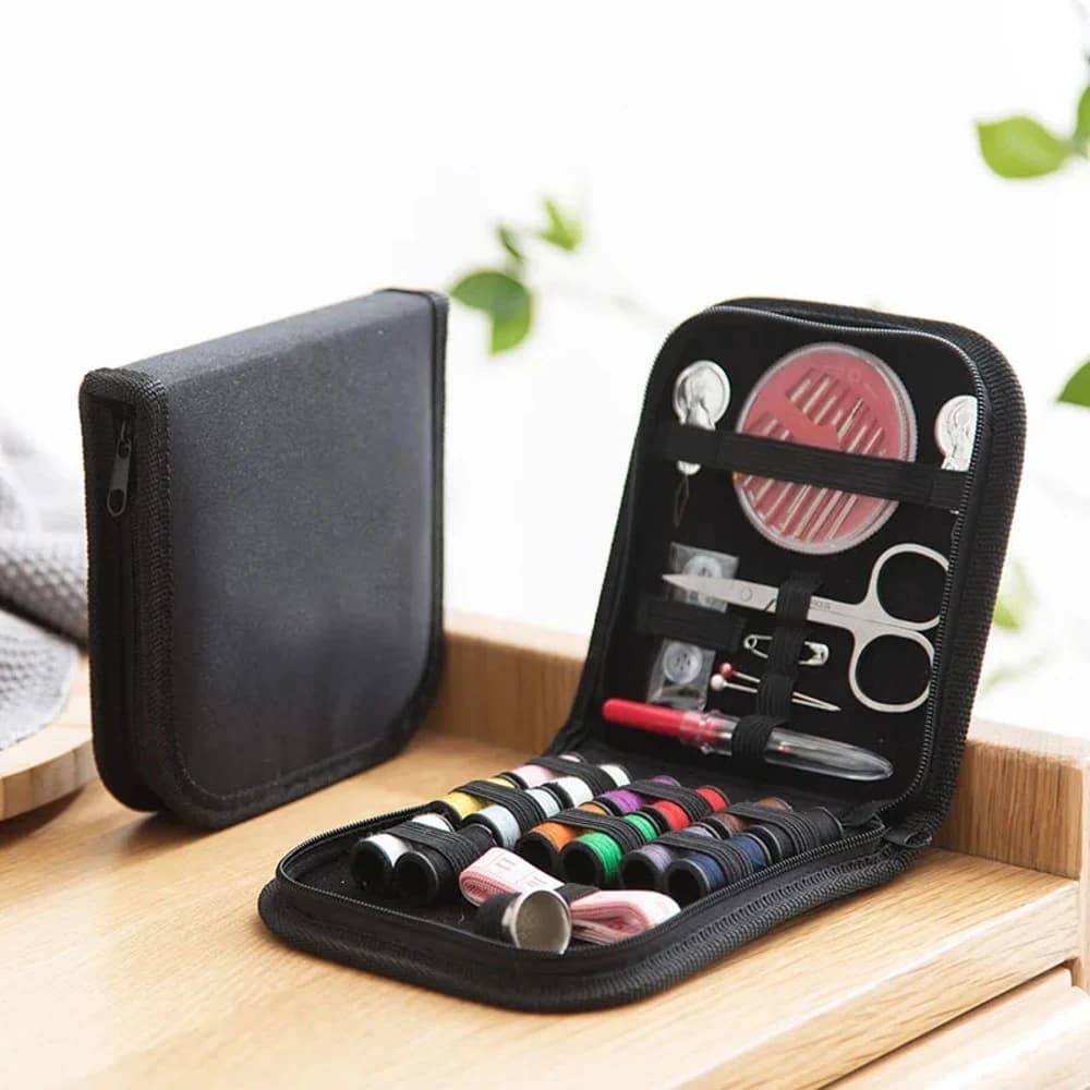Kit Completo Premium per Cucito con Fili Assortiti, Aghi, Forbici, Metro a Nastro, Custodia Portatile con Cerniera per Principianti e Uso Domestico