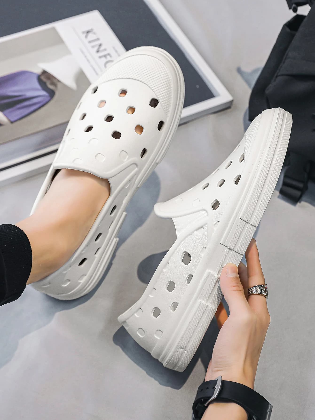 Men New Slippers Non Slip Bathroom Indoor Beach Bedroom Luxury Summer Design Women Orginal Sandals Brand Design Casual House