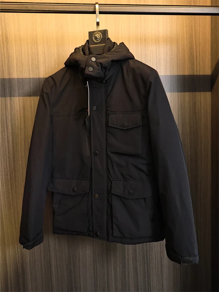 Men's jacket in waterproof, warm and padded cotton for autumn/winter, fashionable casual style with multiple pockets and three-dimensional design.