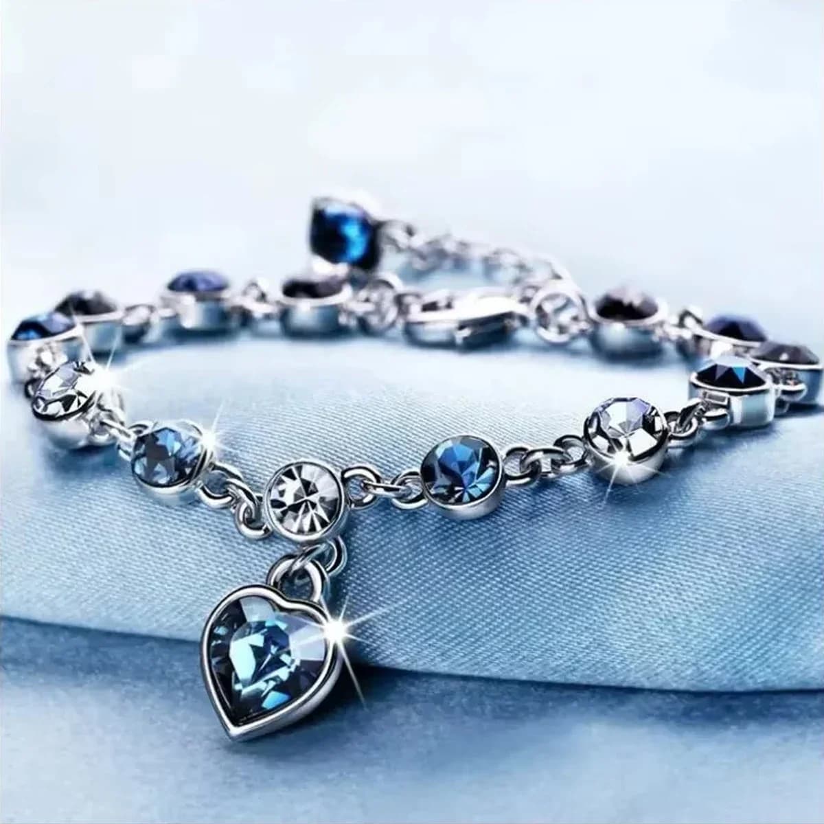 Bracciale Portafortuna da Donna Color Argento con Charm a Cuore in Cristallo Blu, Gioiello Raffinato per Matrimonio, Fidanzamento, Regalo
