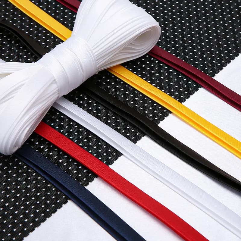 Nastro bias senza ferro a 4 pieghe monocolore satinato da 10 mm x 5 m - per rifiniture per collare di indumenti, bordi cheongsam e tessuti per la casa