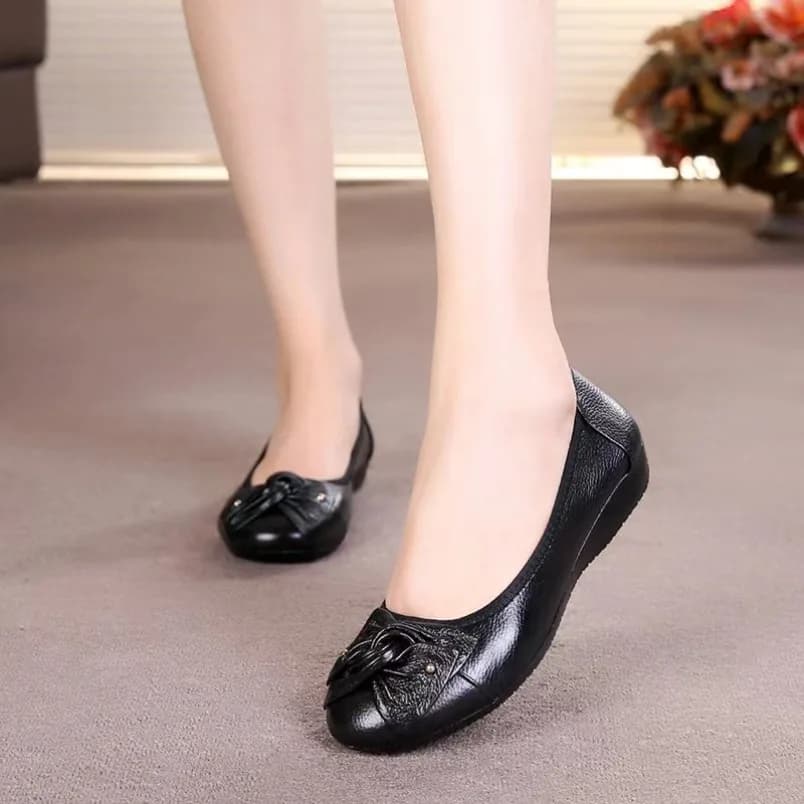 2025 Plus Size PrimaveraAutunno Moda Scarpe in vera pelle Donna Appartamenti Lavoro Classi Moda Bowknot Donna Casual Balletto Lady