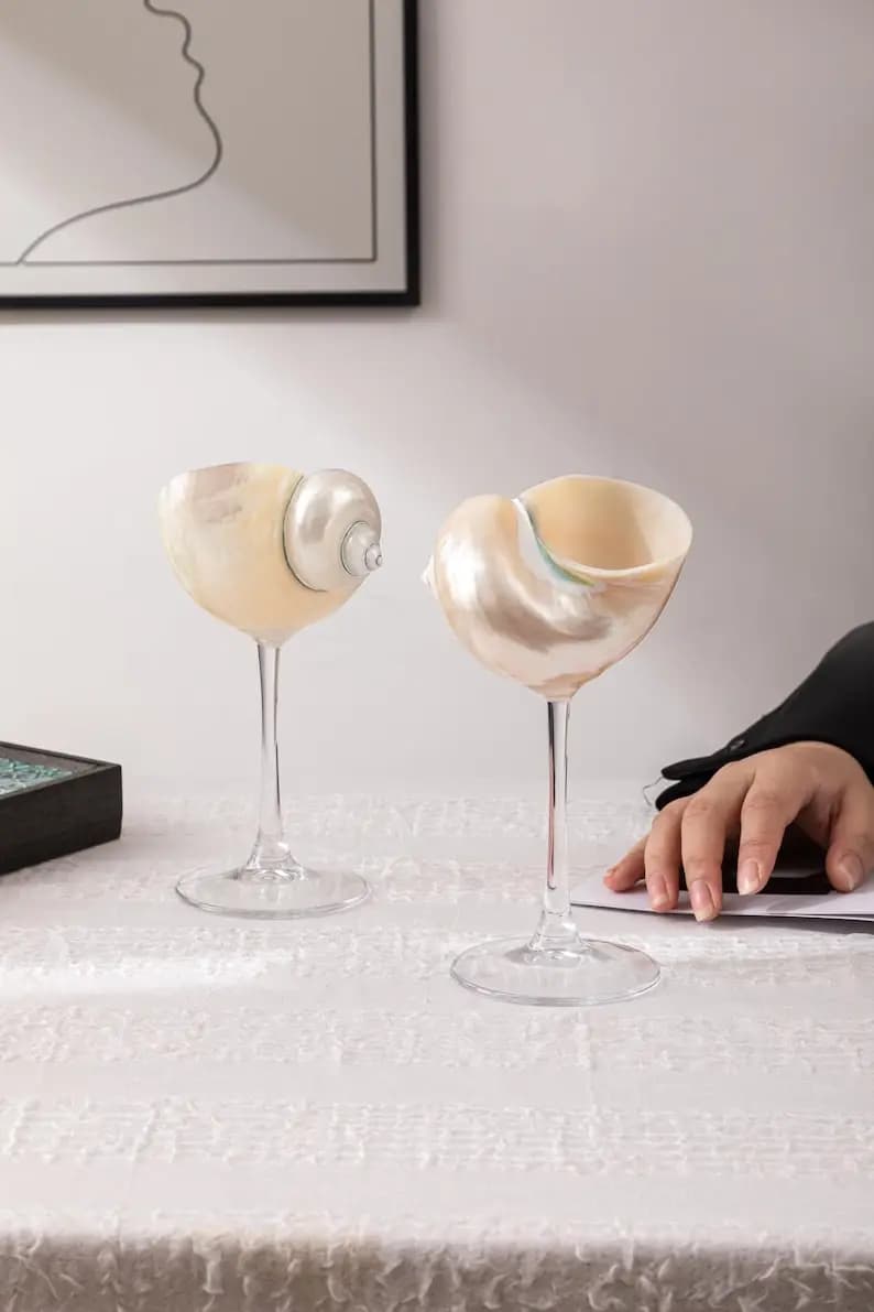 Bicchiere da vino con conchiglia realizzato a mano: decorazioni per matrimoni sulla spiaggia, bicchieri nautici funzionali per le celebrazioni a tema oceano