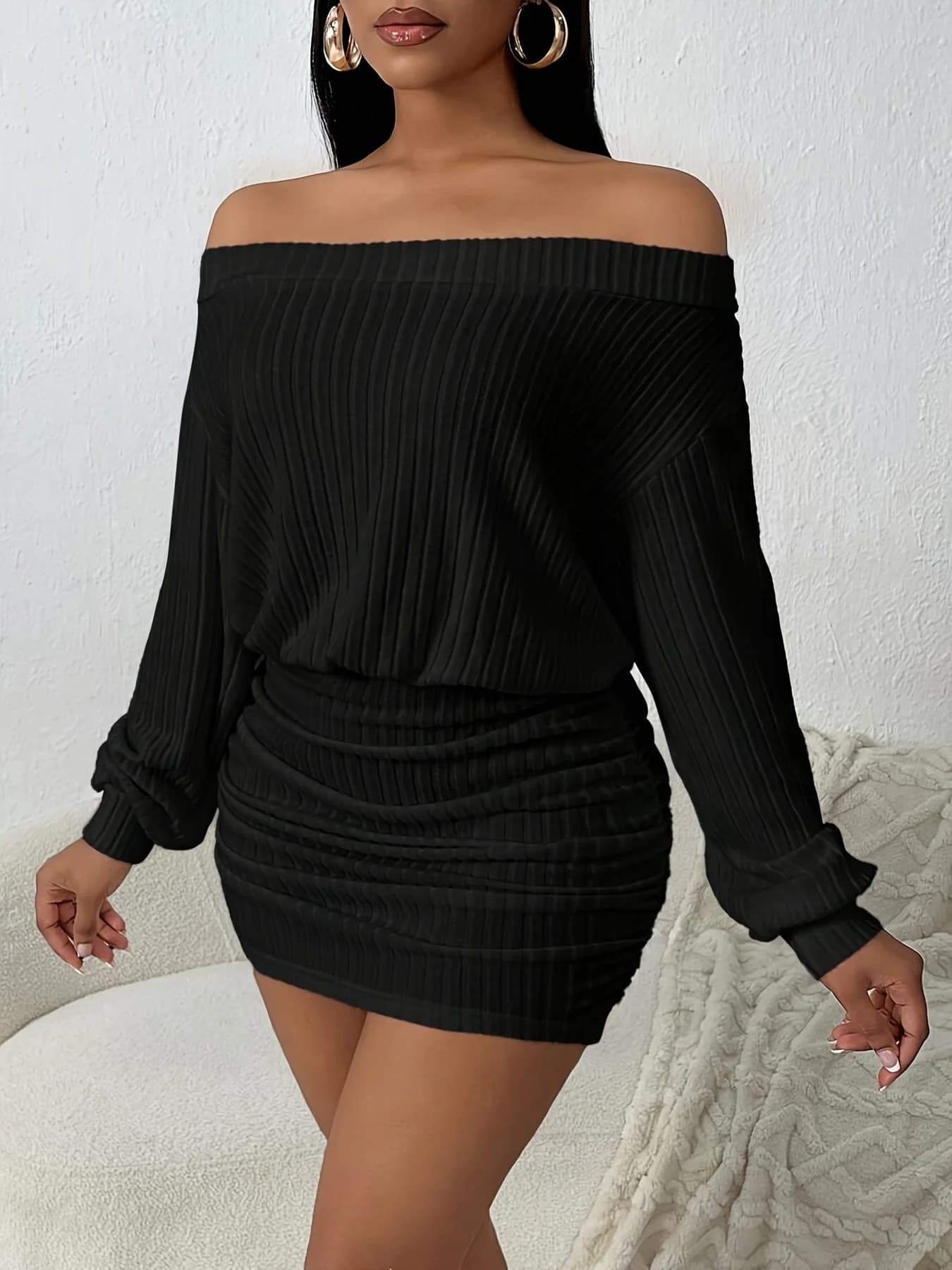 Abito in maglia monospalla a maniche lunghe, tinta unita, casual, multifunzionale, con dettagli voluminosi