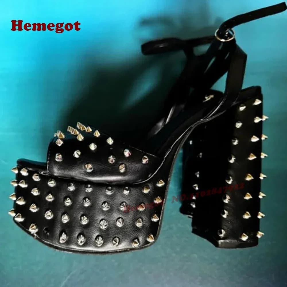 Sandali da donna con tacco grosso con fibbia peep toe Sandali con cinturino alla caviglia con plateau con borchie 2026 Nuovo arrivo Rivetto nero Scarpe eleganti Sexy