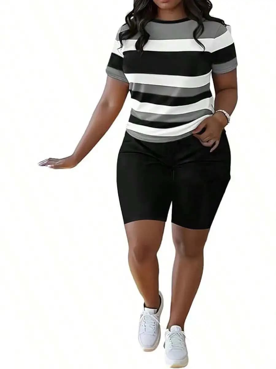 Completo da donna a due pezzi con top a maniche corte a righe e pantaloncini biker