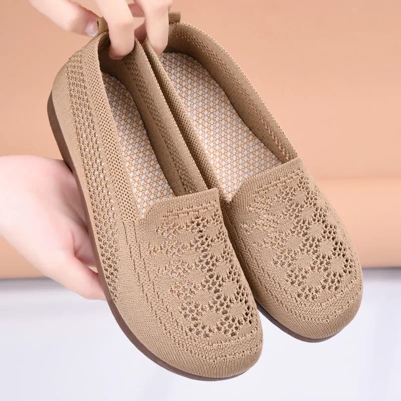 New summer shoes for women in net with soft sole and shallow mouth, casual lazy shoes, breathable mesh fabric, mother's shoes