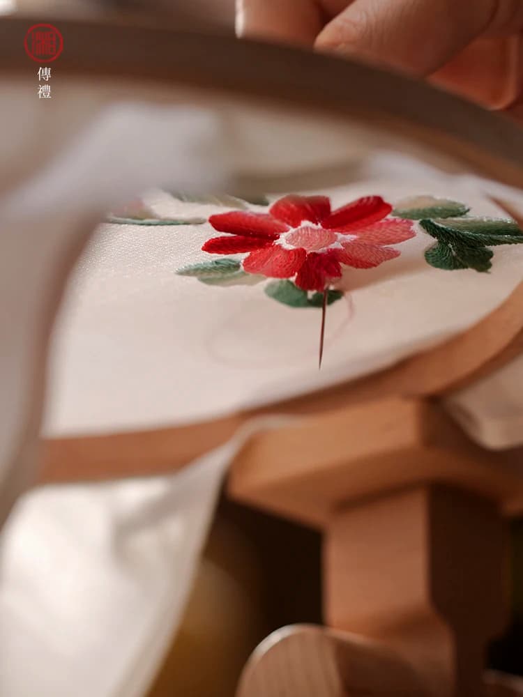 Foulard quadrato in seta Hunan fatto a mano Xiang Chuan Li, ricamo bifacciale, fazzoletto floreale in seta, decorazioni artistiche