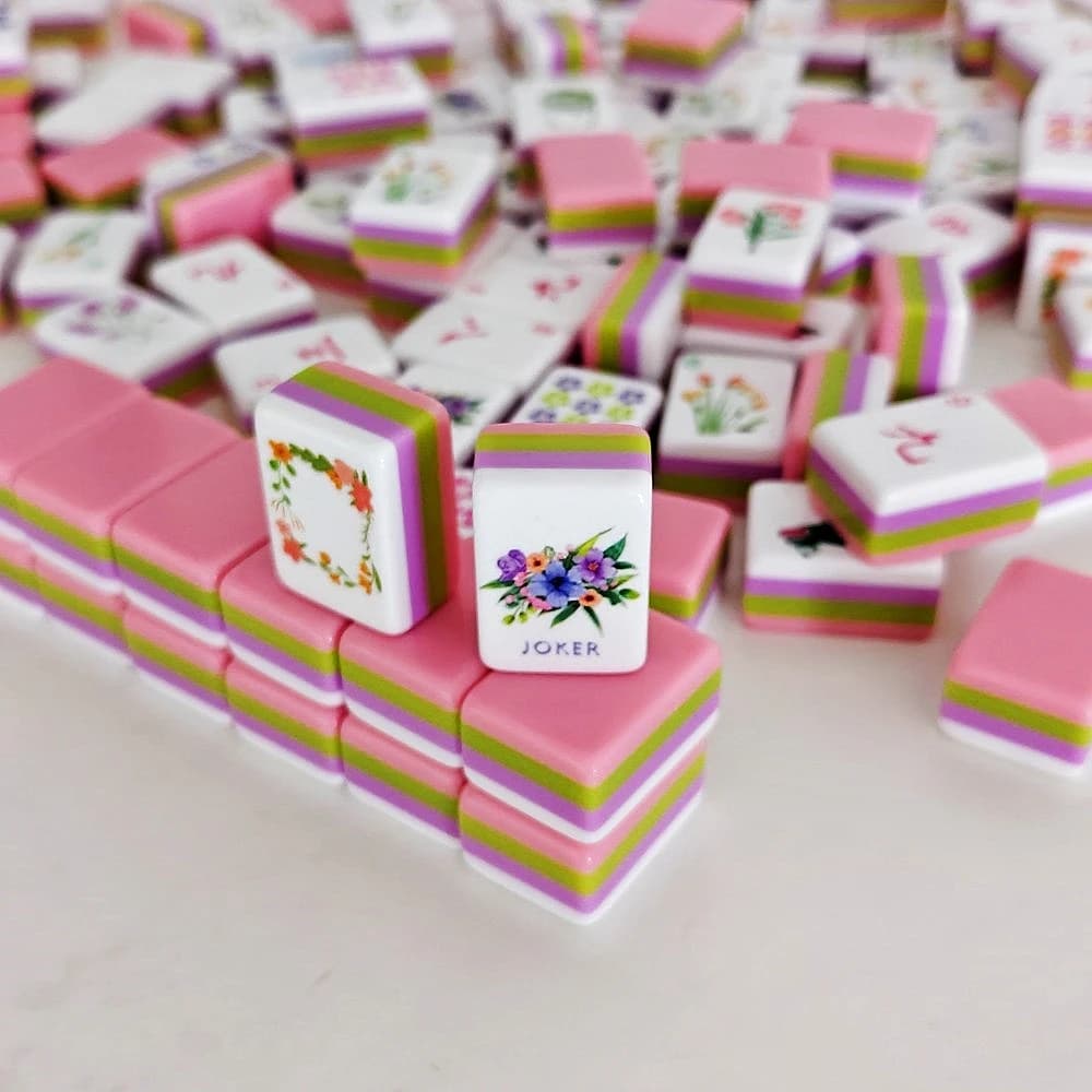 Hot Pink Mahjong Tiles 4-Layer Acrylic Luxury American Mahjong Set Travel Mah Jongg Sets Gift for Board Games & Table Activities