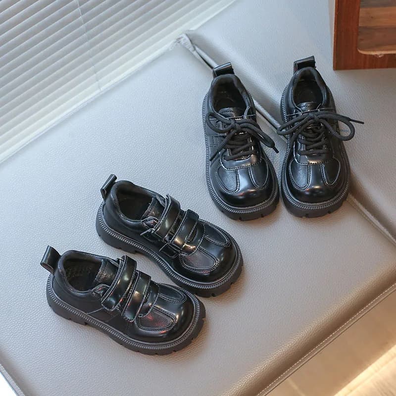 Scarpe con plateau in pelle verniciata nera per bambini Scarpe da ginnastica casual quotidiane con doppio cinturino in velcro per bambini e ragazze Calzature alla moda
