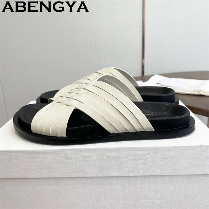 Mules estive da donna in pelle bianca e nera a fascia stretta, con punta aperta, comode e casual, per donne con piedi larghi