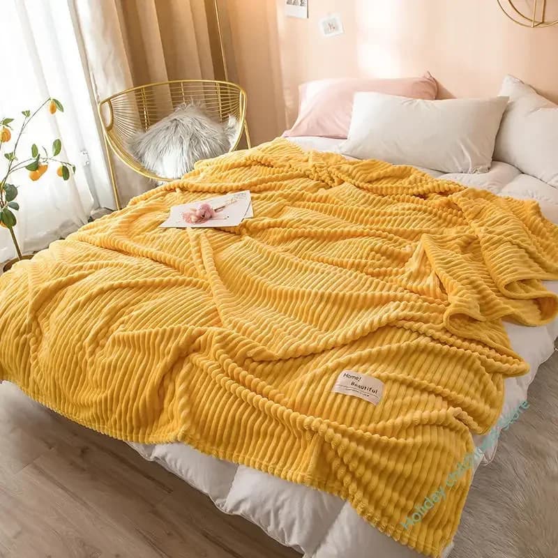 Thickness Warm Blankets for Beds Solid Yellow Color Soft 300GSM Plaid Square Flannel Blanket on The Bed Throw Bedspread