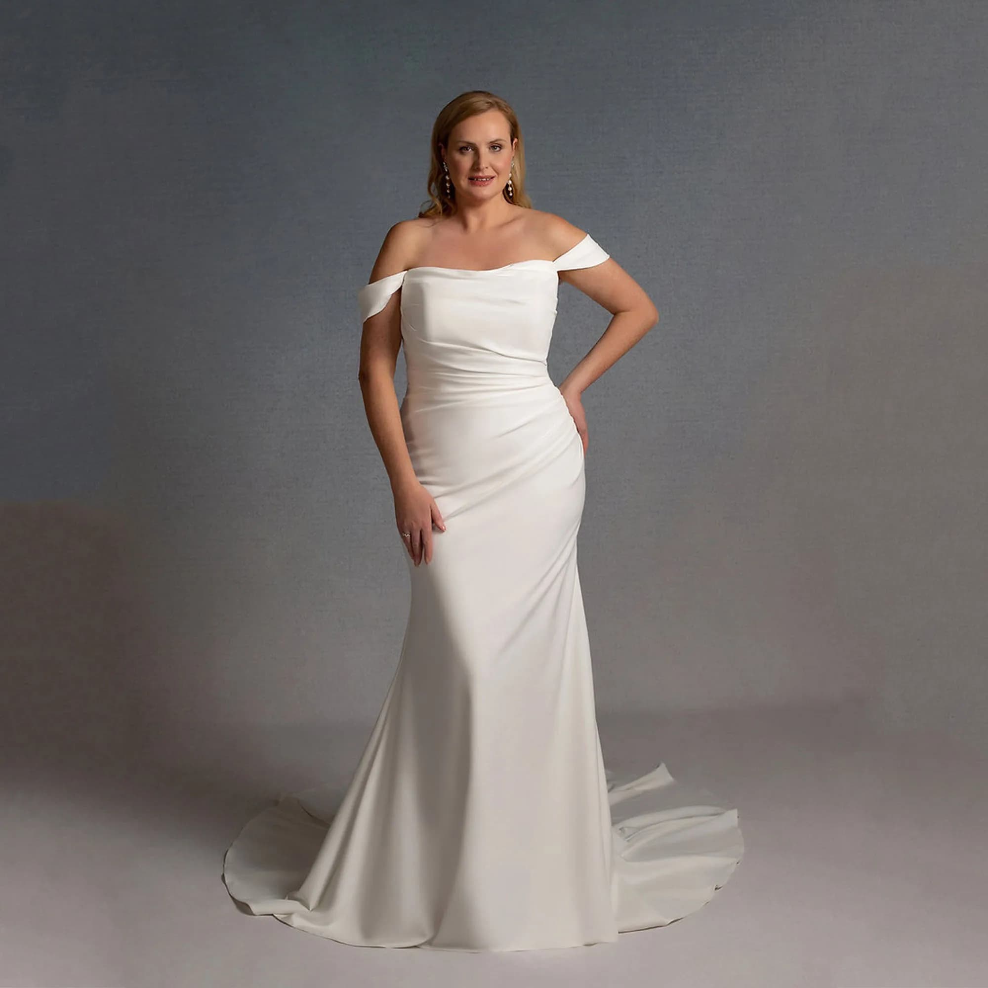 Abiti da sposa a spalle scoperte per donna, in raso, senza spalline, a sirena, color avorio, con bottoni sul retro, personalizzabili.
