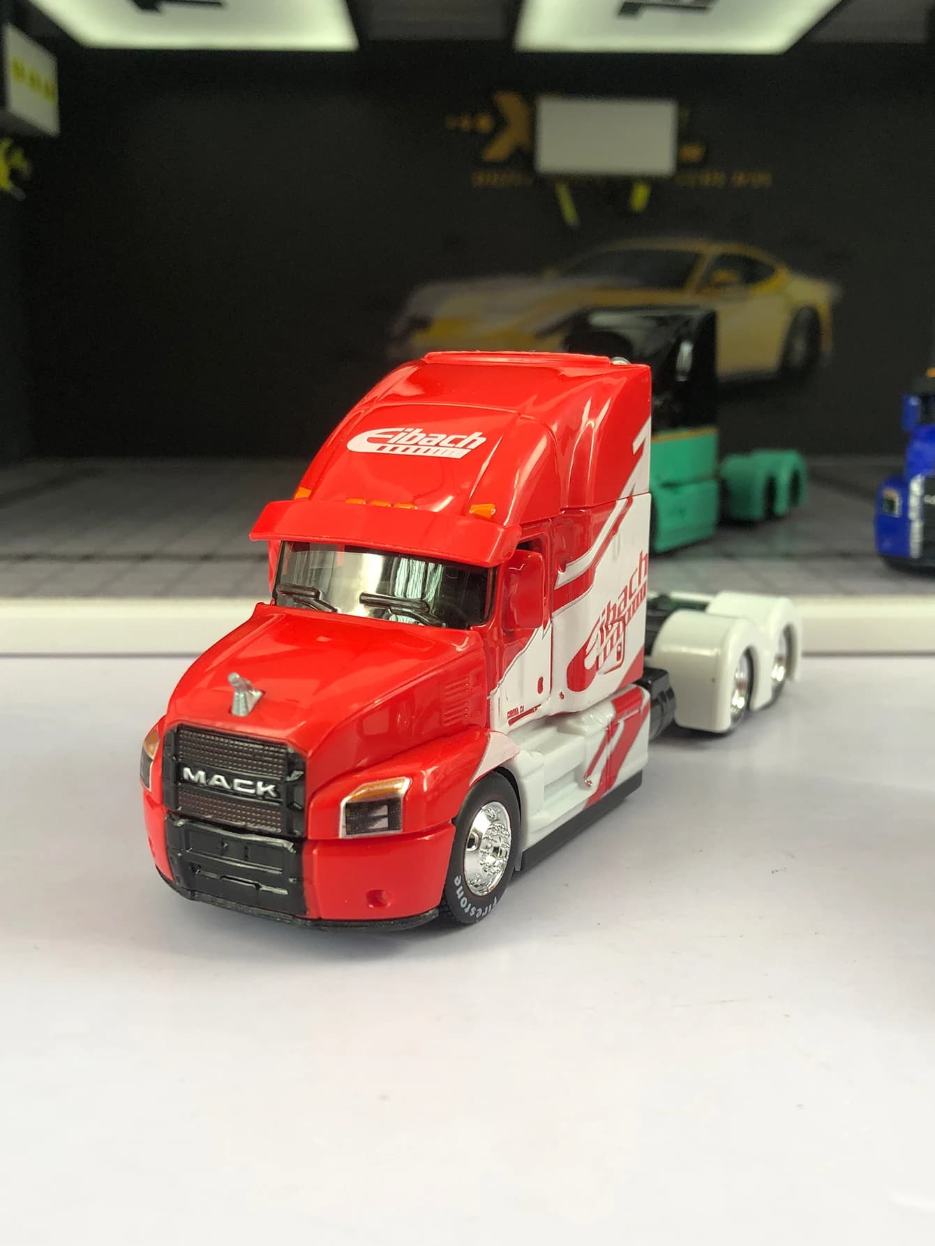 Modellino auto Maisto 1:64 simulato Mack Anthem, ornamento statico, auto da collezione.