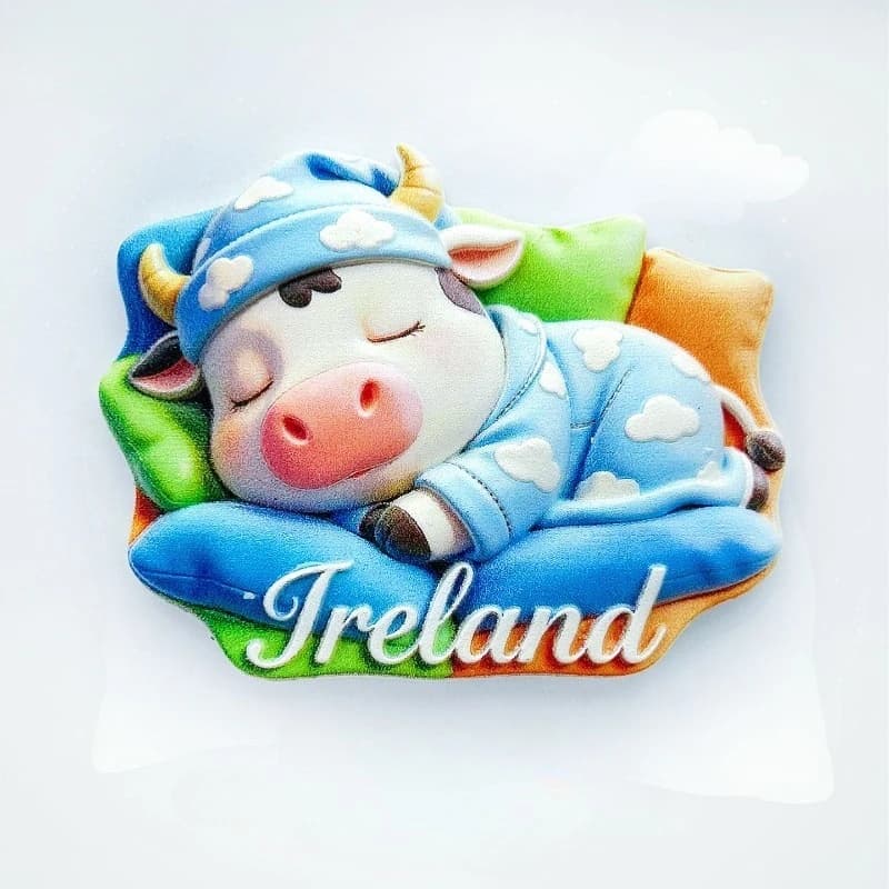 Magnete da Frigorifero a Forma di Mucca Irlandese - Souvenir 3D Fantasioso con Mucca Dormiente su Cuscino, Regalo Unico per Amanti della Fattoria Irlandese, Ideale per Viaggi e Arredamento Accogliente