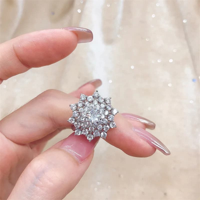 Light Luxury Chic Dazzling Zircon Snowflake Promise Rings for Women Stylish Charm Engagement Wedding Fashion Jewelry Accessories