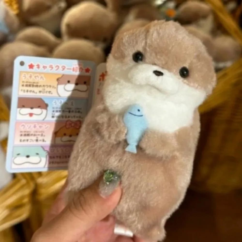 Otte carine che tengono pesci Portachiavi in peluche Portachiavi per bambole Giocattoli Appesi Puntelli pendenti per borsa da scuola Portachiavi Portafoglio Bambola Giocattolo Regali 11 cm