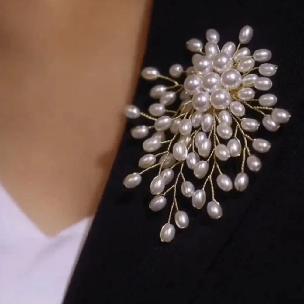 Fashion Creative Pearl Tassel Flower Brooch Women's Alloy Corsage Pin Versatile Clothes Backpack Scarf Brooch Accessories
