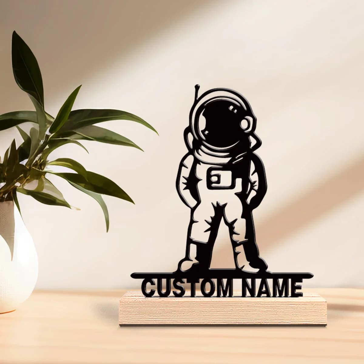 Statua in Metallo Personalizzata di Astronauta con Base in Legno, Decorazione da Tavolo, Scultura da Scrivania per Campeggio