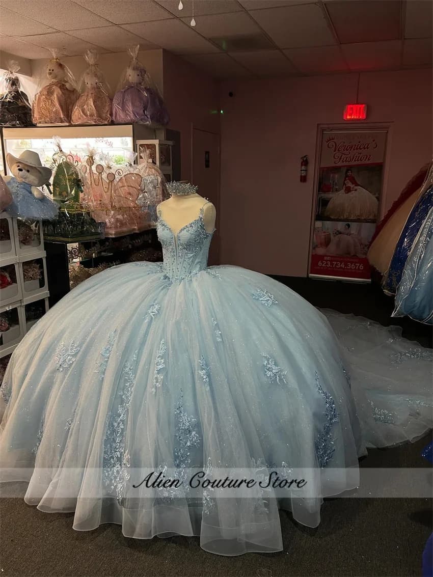 Abiti Quinceanera lucidi blu cielo Cinghie Abito da ballo Dolce 16 Abito Applique Perline di tulle di pizzo Abiti da festa di compleanno Personalizzati