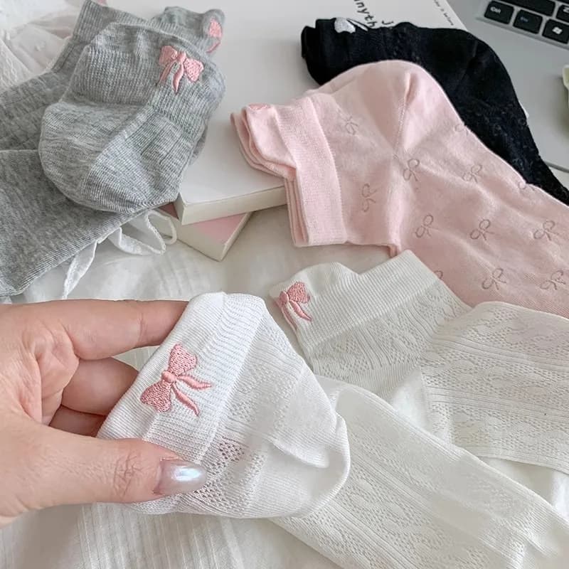 1 paio di calzini corti da donna Harajuku, carini con ricamo a fiocco, calzini alla caviglia casual e divertenti, calzini a tubo traspiranti da donna per primavera/estate #