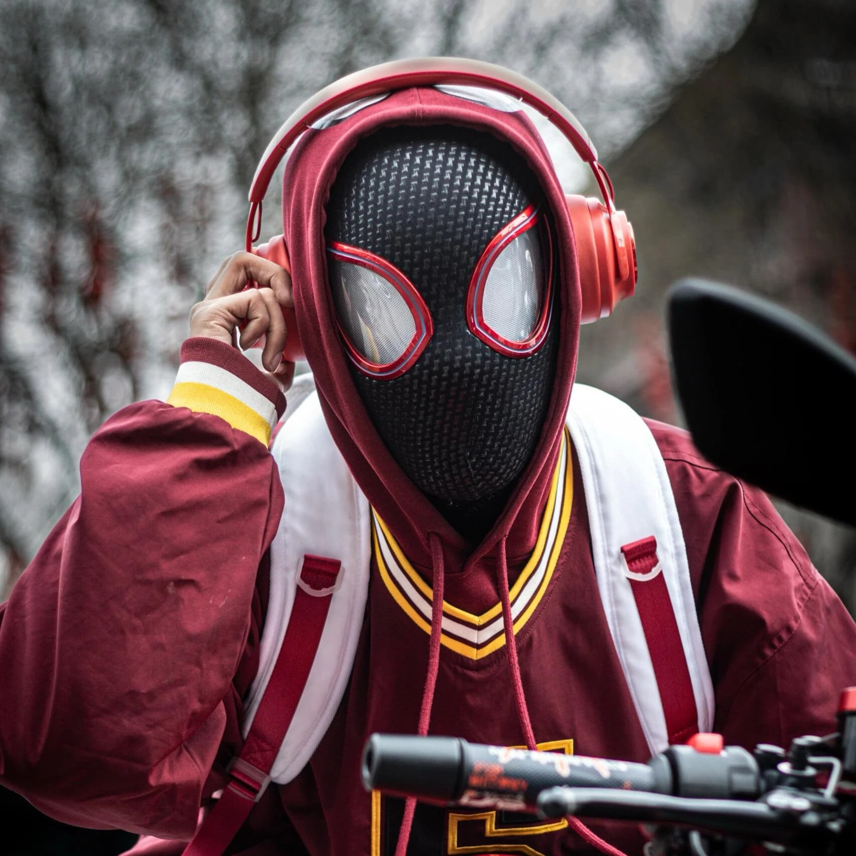 1:1 Miles Morales Mask with mobile eyes Electronic mask Gwen Spider-Man Helmet Control ring Cosplay mask Toy for gift