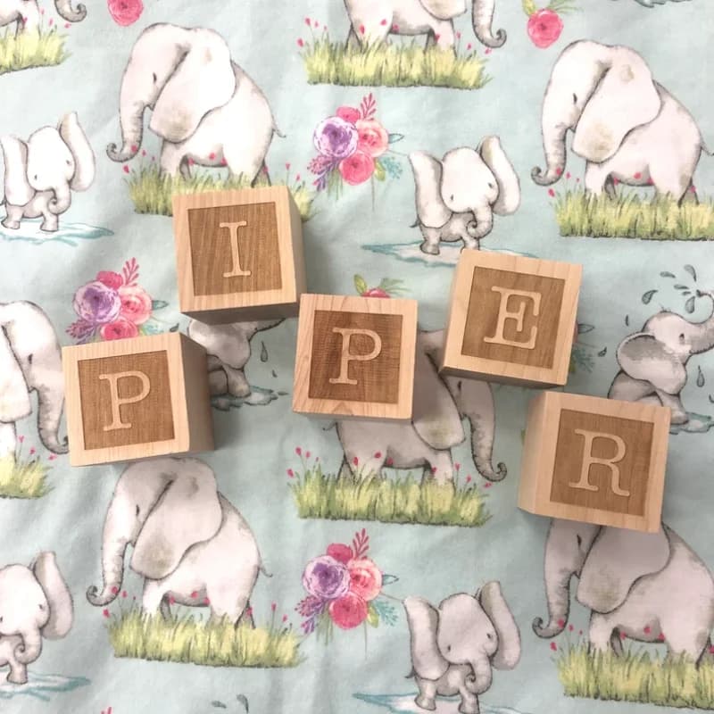 1 pz AZ Nome in legno personalizzato Blocchi Alfabeto personalizzato Lettere per bambini Decorazione naturale per la scuola materna e regalo personalizzabile per neonati e ragazzi