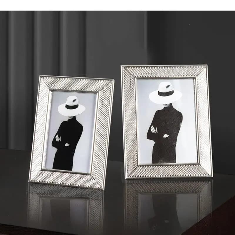 Modern Decor Minimalist Alloy Photo Frames Bedside Table Desk Decoration Wedding Anniversary Pictures Frame Bedroom Ornaments