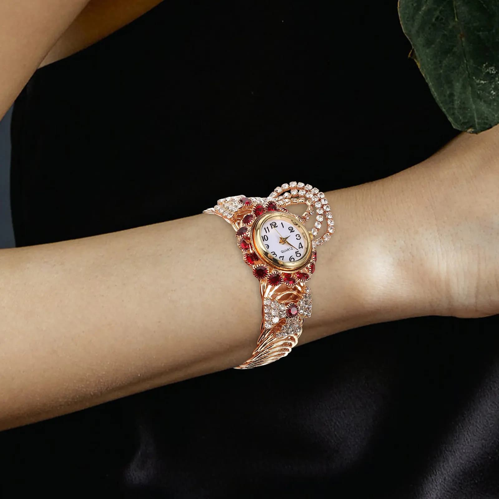 Orologio da donna con cinturino in lega, orologio da polso delicato e alla moda, di piccole dimensioni, casual, per donna.