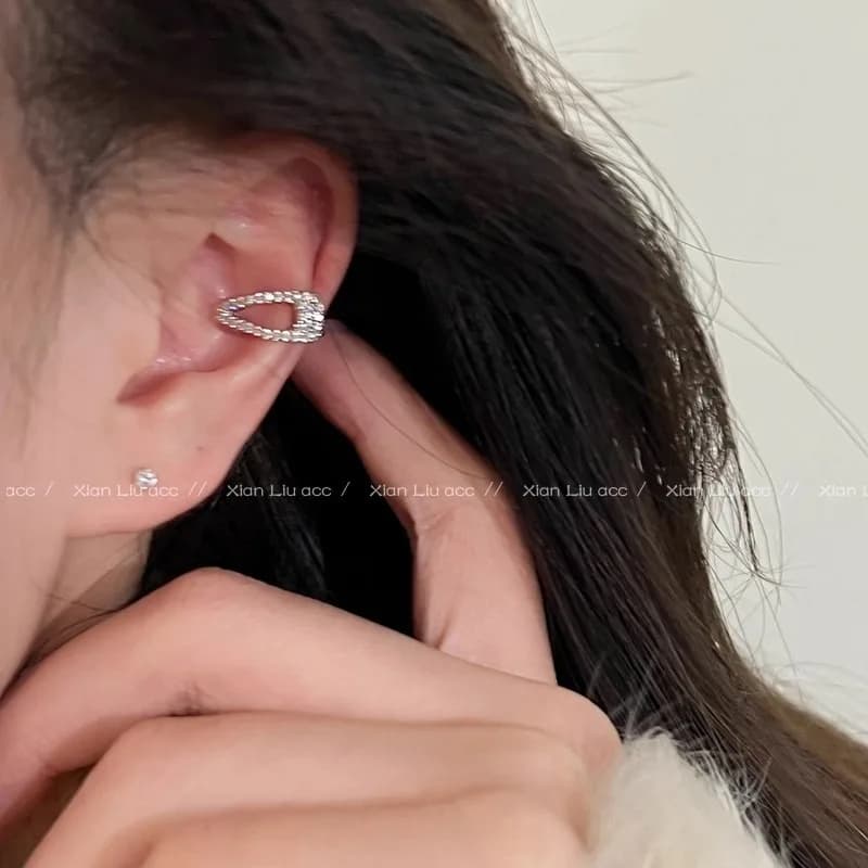 Clip per orecchio con zirconi micro-intarsiati Orecchini per piercing all'orecchio da donna I nuovi clip per osso dell'orecchio esplosivi 2025 sono versatili per il pendolarismo quotidiano