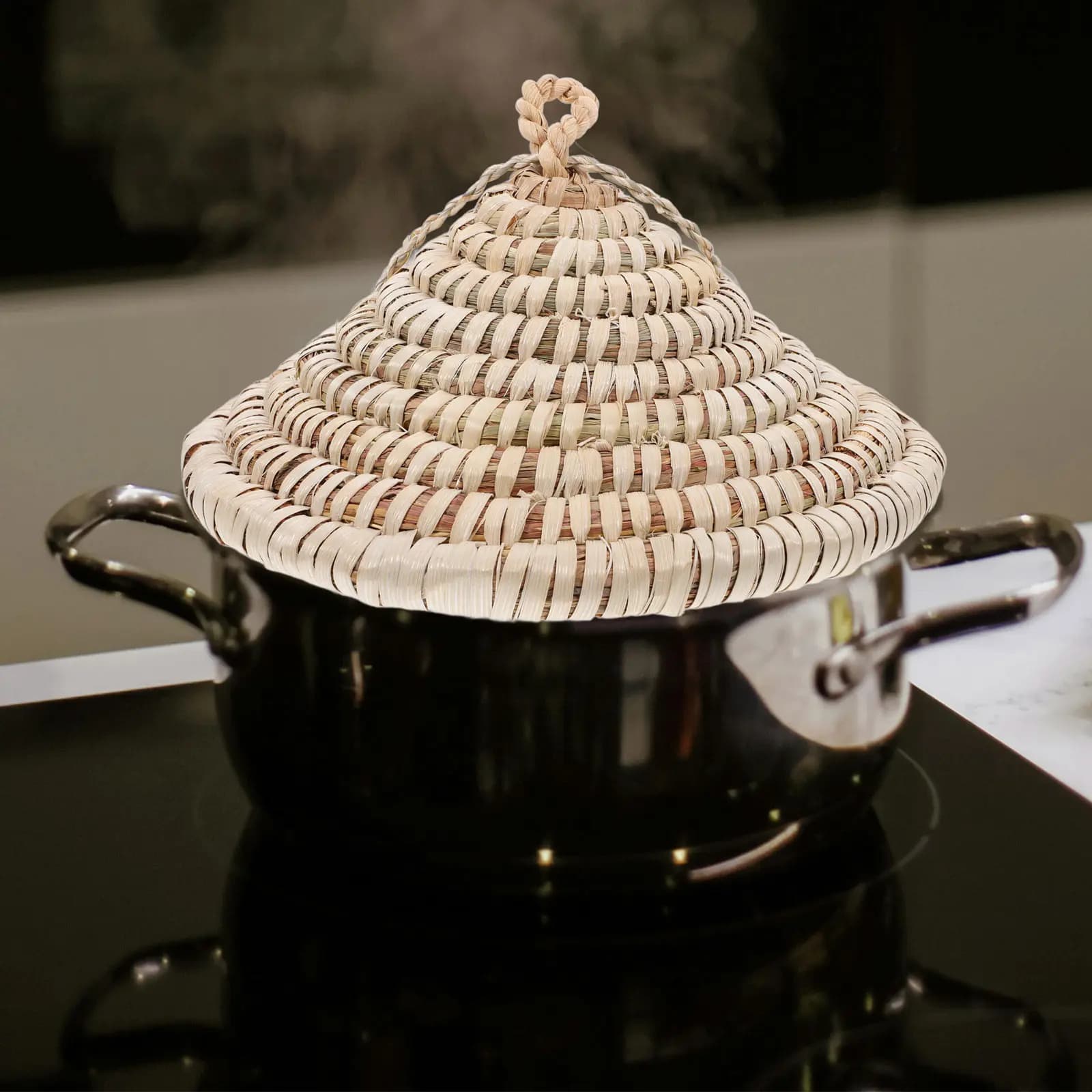 Natural Straw Pan Lid Universal Fit for Frying Pans Steamers Outdoor Camping Lightweight Spill-Proof Kitchen Cookware Cover