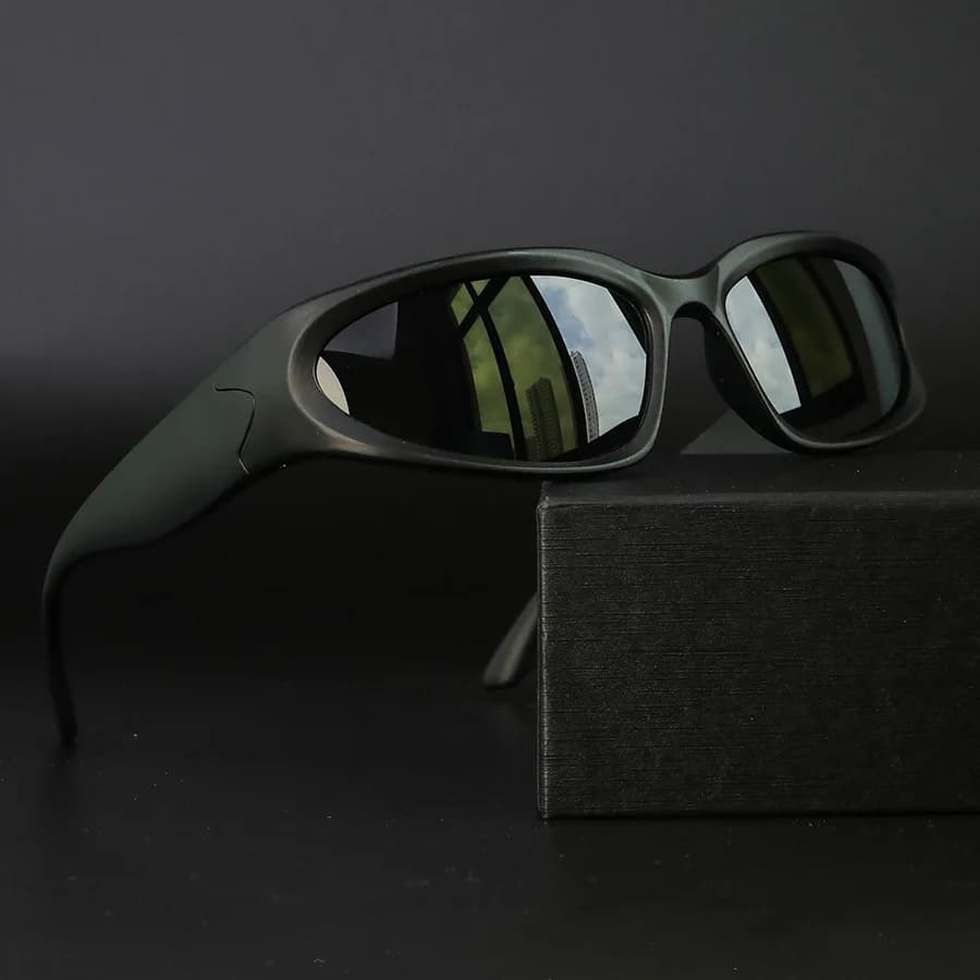 Occhiali da sole alla moda, stile punk, per la protezione degli occhi
