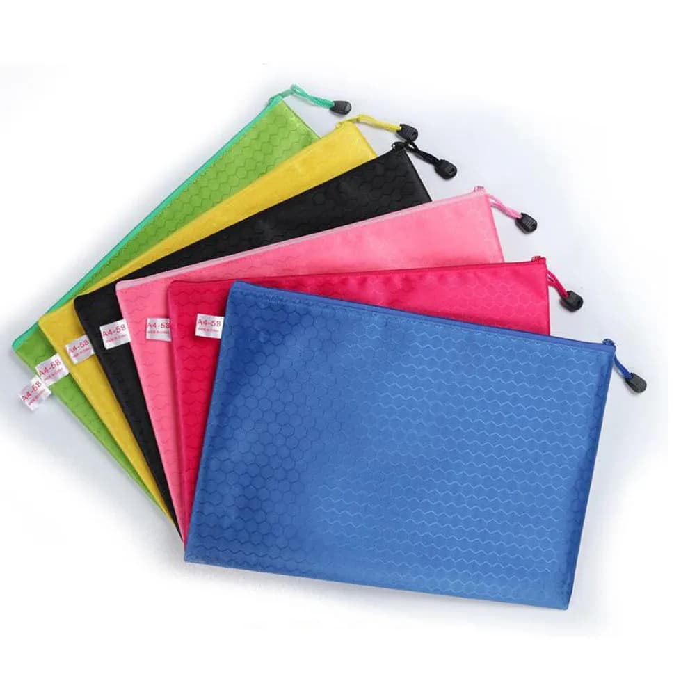 Cartella Portadocumenti in PVC B5 con Cerniera 29x20.5cm, Motivo Calcio Azzurro, Borsa Impermeabile per Documenti, Organizer per Cancelleria, Uso Quotidiano in Ufficio