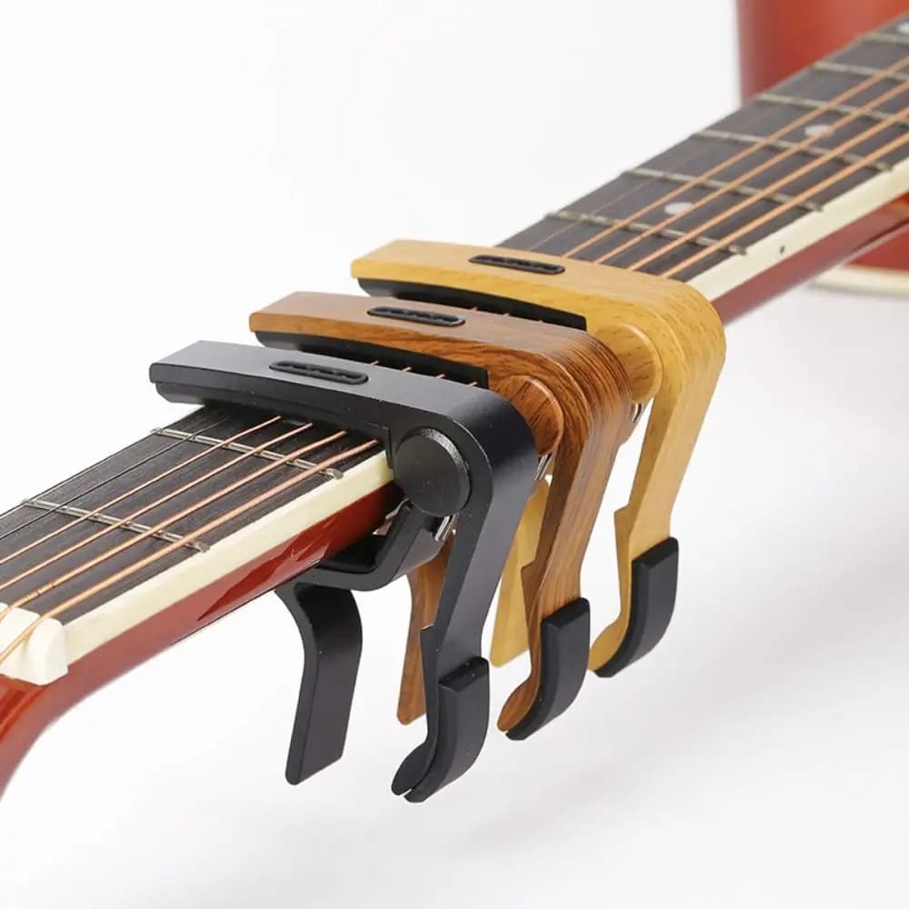 Capotasto per Chitarra in Lega di Alluminio Effetto Legno di Rosa, Stabile, con Cuscinetto in Gomma, Supporto per Plettro, Sgancio Rapido e Fluido