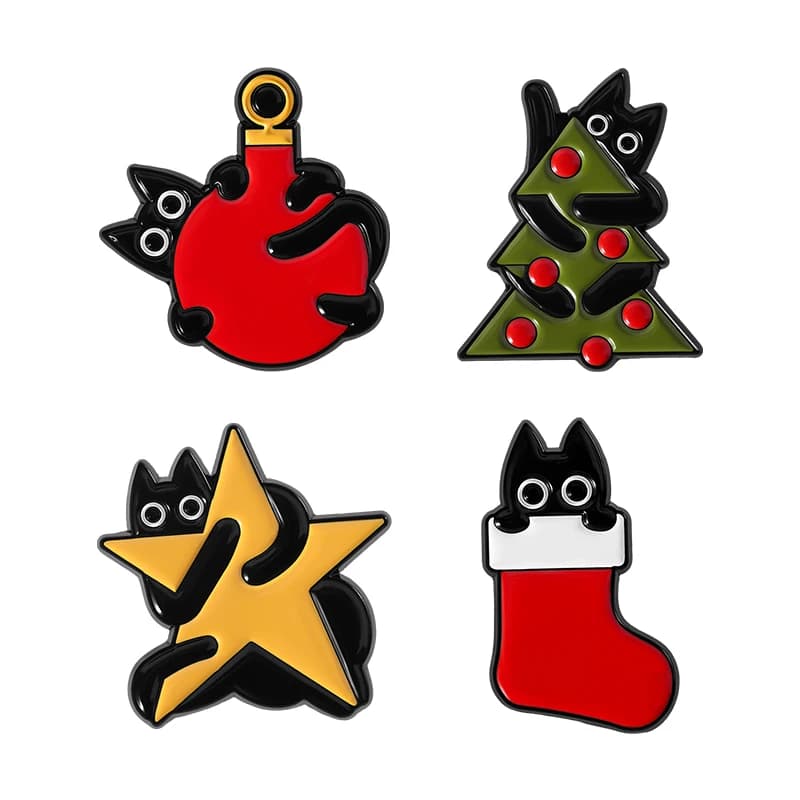 Spilla di gatto di Natale Spilla smaltata Cartone animato carino abbraccio nero Albero di Natale Stella Calza Spille Distintivo da bavero Gioielli Regalo per amico per bambini
