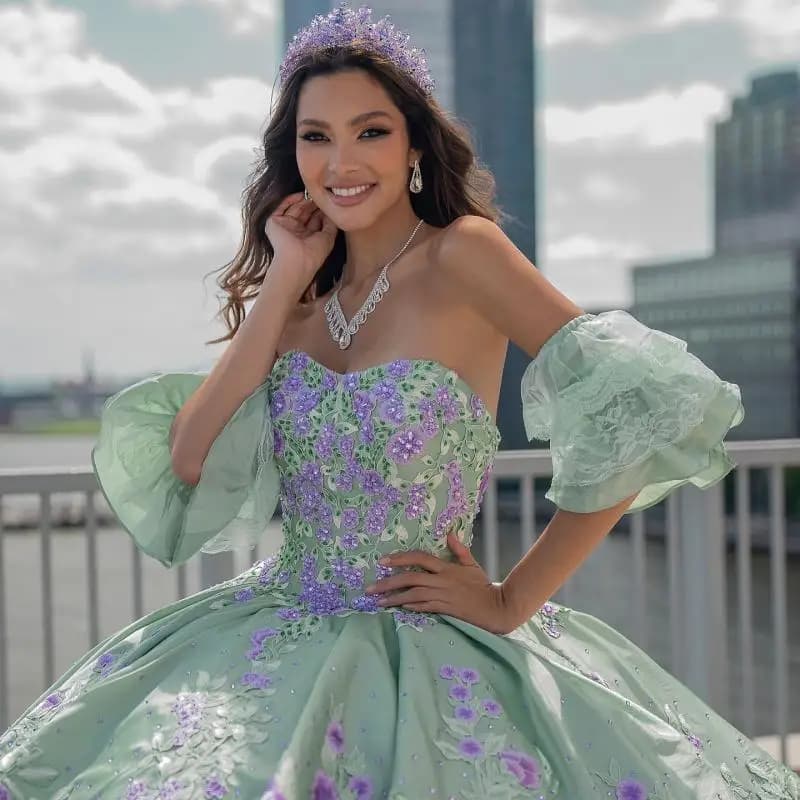 Abito Quinceanera personalizzato verde menta con spalle scoperte Tull applique fiore Stratificazione di pizzo abiti da 15 Quinceanera