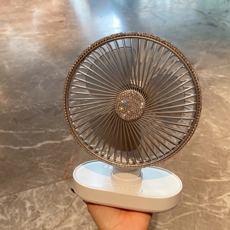 Ventilatore da tavolo regolabile Mini ventola di raffreddamento elettrica portatile tempestata di strass alimentata tramite USB per uso domestico con impostazione del vento a 4 marce