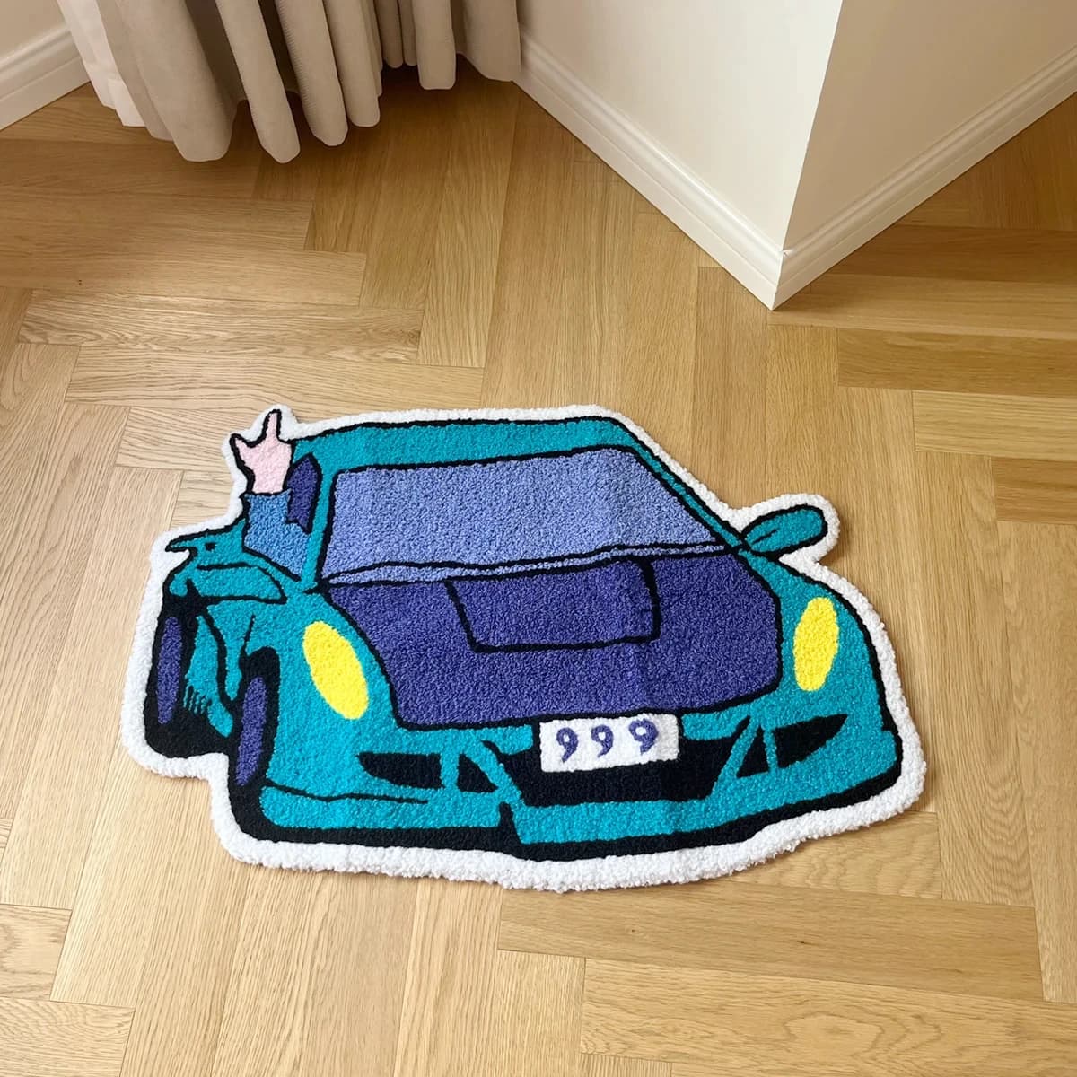 Tappeto floccato a grappolo con motivo creativo per auto sportiva dei cartoni animati Tappeto peloso turchese e viola, tappetino antiscivolo morbido e soffice con "999"