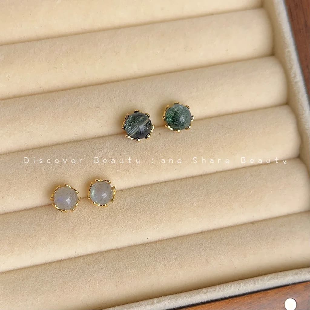DIY accessories You don't need to pick it off when you sleep~ Mini moonstone stud earrings, niche design, simple earrings, fashi