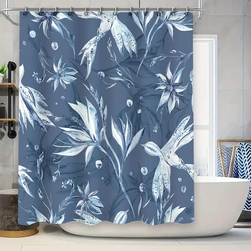 Tenda da doccia ispirata alla natura con tessuto impermeabile con motivo floreale blu per l'arredamento del bagno.