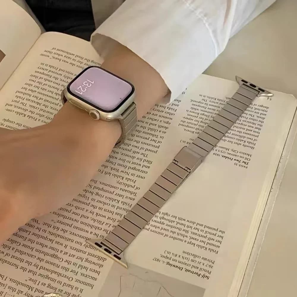 Stainless Steel Elegant Anti-Tarnish Slim Women Bracelet for Apple Watch/iWatch Series 10-4/SE/Ultra 2 - 40/41/42/44/45/46/49mm
