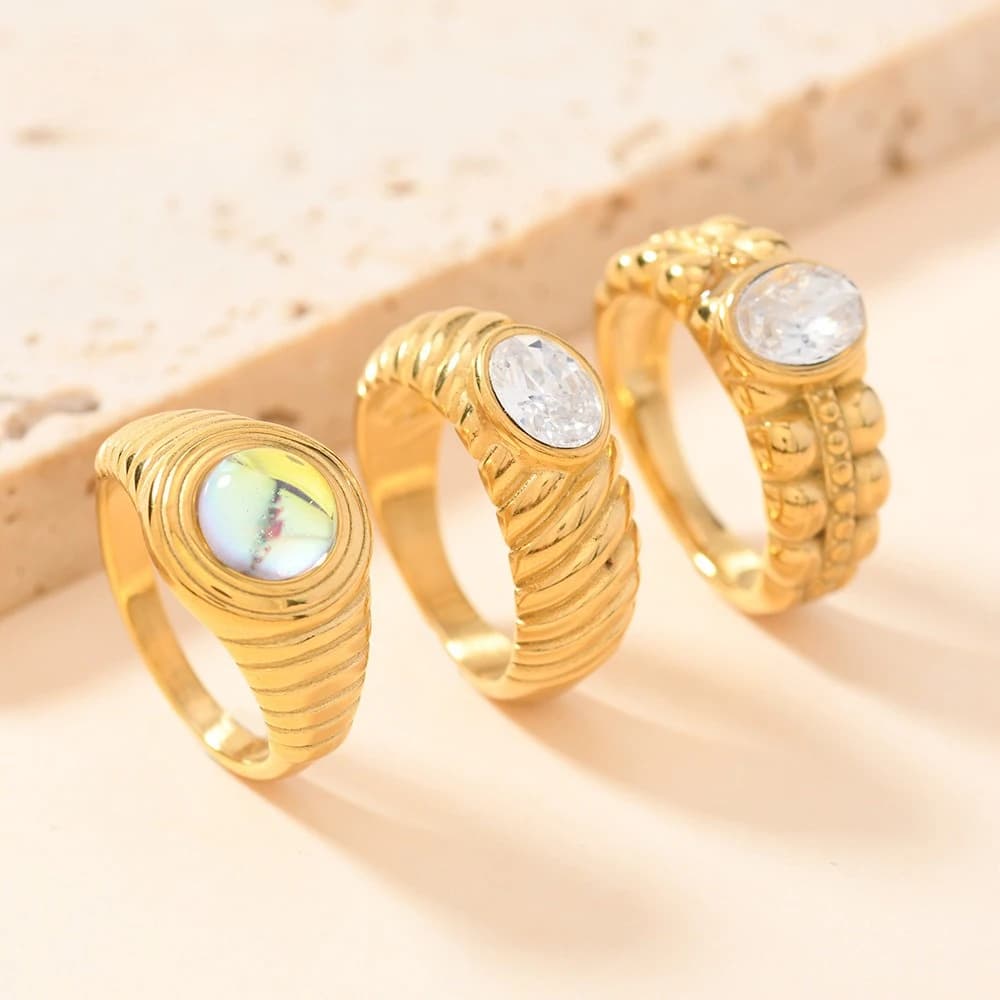 Ring inlaid with irregular zircons in new fashion stainless steel gold jewelry fusion, lightweight women's luxury design threaded