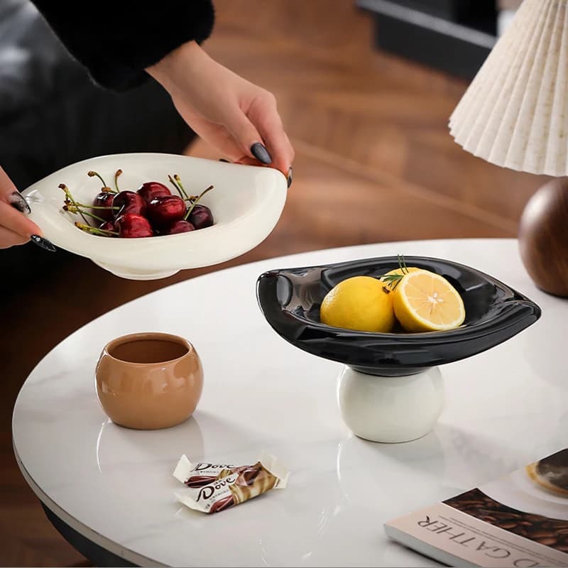 Ciotola di frutta in ceramica europea Scarico delicato Cesto di frutta Caramelle irregolari per la casa Snack Articoli vari Vassoio di immagazzinaggio Scatola di frutta secca